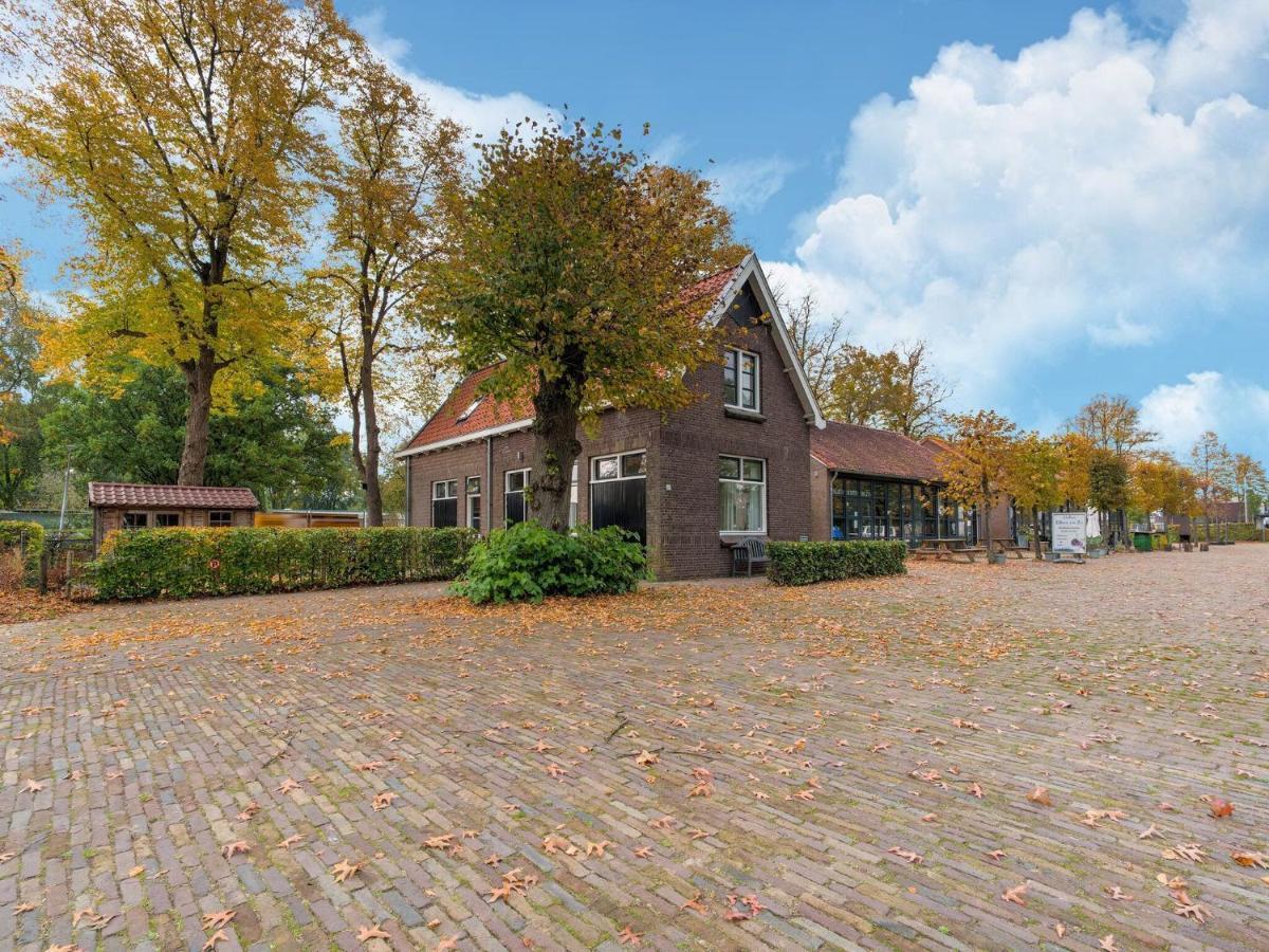 Cozy Holiday Home By The Canal In Dwingeloo Extérieur photo