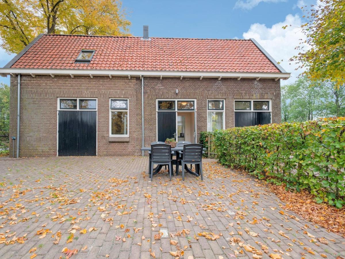 Cozy Holiday Home By The Canal In Dwingeloo Extérieur photo