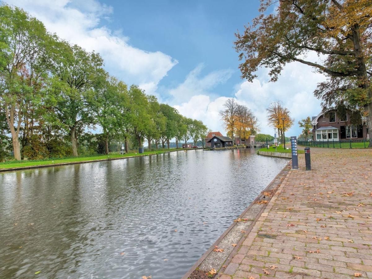 Cozy Holiday Home By The Canal In Dwingeloo Extérieur photo