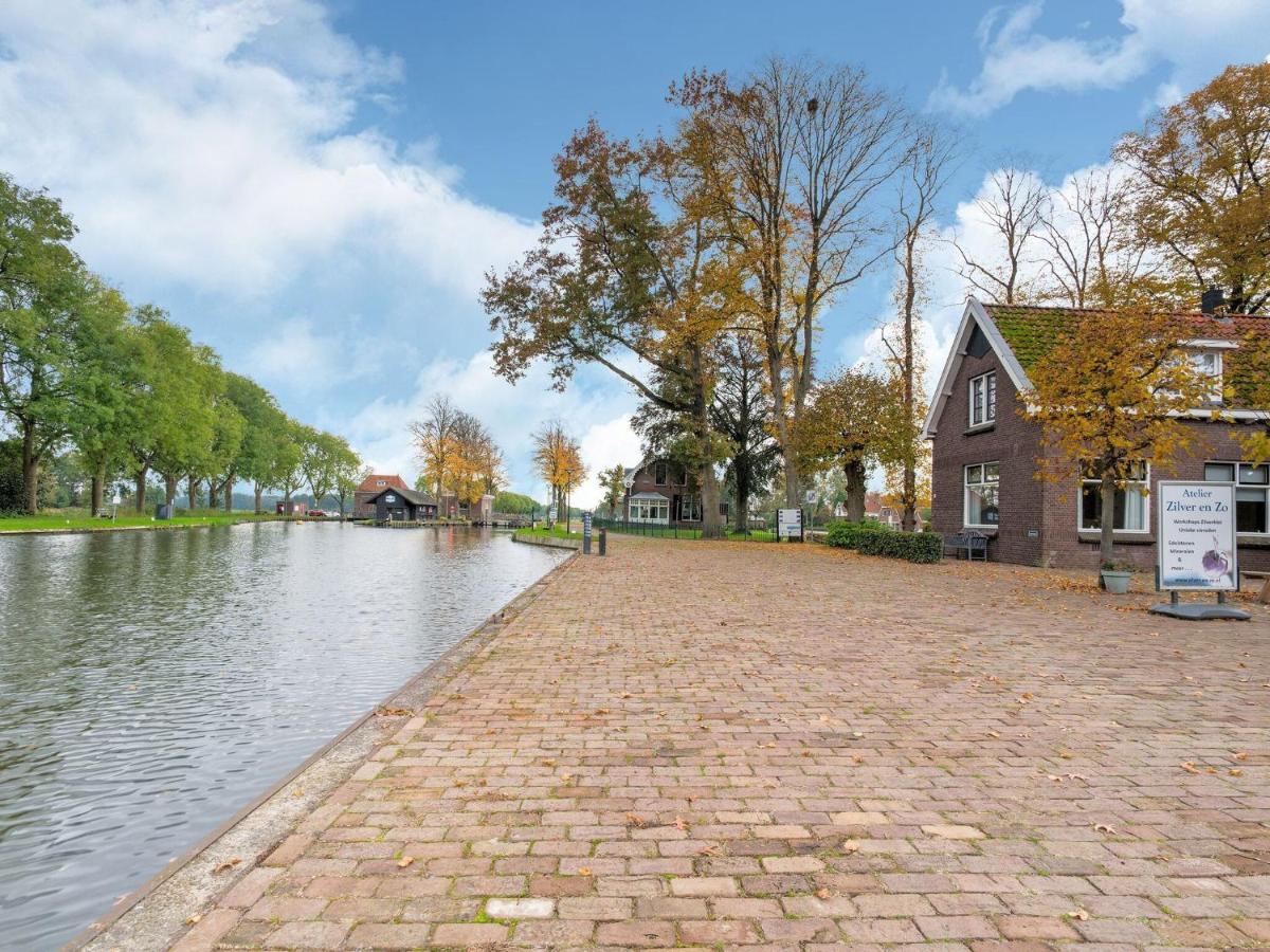 Cozy Holiday Home By The Canal In Dwingeloo Extérieur photo